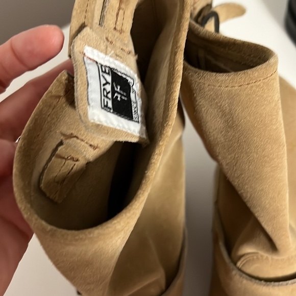 Frye boots 8 1/2 B tan ladies boots worn twice - Picture 3 of 3